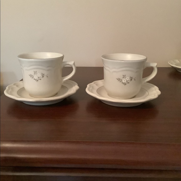 Pfaltzgraff Other - PFALTZGRAFF HEIRLOOM Stoneware Set of 2 Cups with 2 Saucers